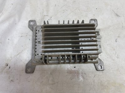 Усилитель акустической системы Cadillac BLS 2008