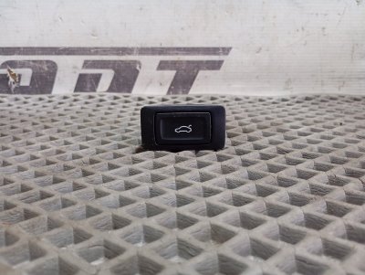 Кнопка открывания багажника Audi Q7 2015 4M