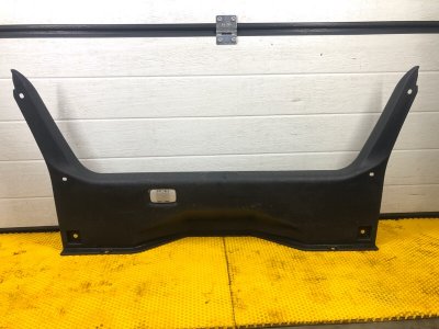 Накладка замка багажника Nissan Fuga 2007 Y50