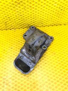 Кронштейн опоры двигателя правый Nissan Fuga 2007 Y50