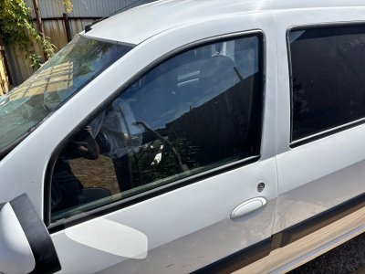 Стекло двери Lada Largus