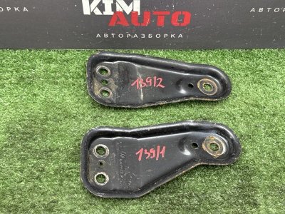 Кронштейн переднего подрамника Skoda Fabia 1