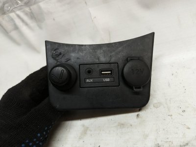 Разъем AUX / USB Hyundai Solaris 2015 RB