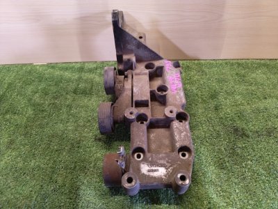 Кронштейн генератора Volvo V70 2002 V70