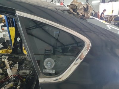 Форточка задняя левая Nissan Fuga 2007 Y50