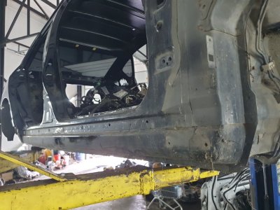 Порог правый + стойка Nissan Fuga 2007 Y50