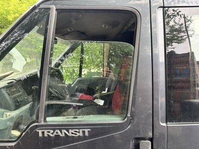 Стекло двери Ford Transit 2010