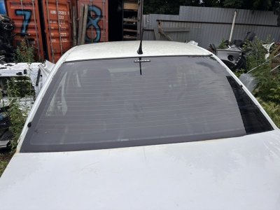 Стекло заднее Mitsubishi Lancer Cedia 2002