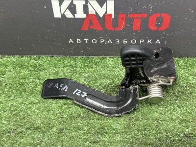 Крюк замка капота Nissan QASHQAI 2016 J11