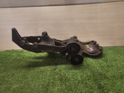 Кронштейн генератора Renault Logan 2008 1