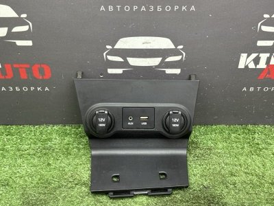 Накладка центральной консоли Hyundai Solaris 2 2018 HCR