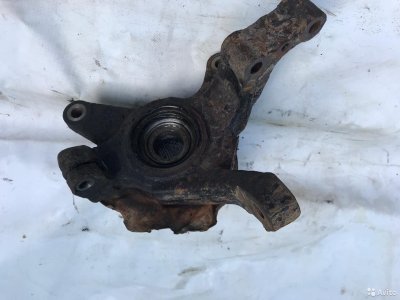 Поворотный кулак ступица Mazda 626 1996 2.0