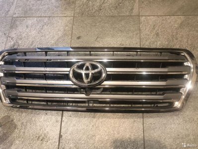 Решетка радиатора Toyota Land Cruiser 200