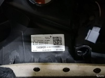 Обшивка двери слева спереди 13420424 Opel Astra 20