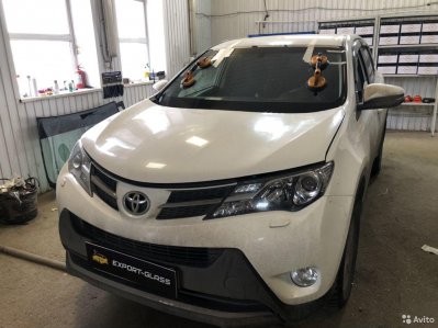 Стекло на Toyota RAV4 (IV)