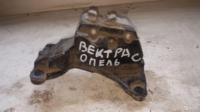 332253673 Кронштейн двс правый Opel Vectra C