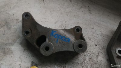 13185906 Кронштейн кпп для Opel Corsa D