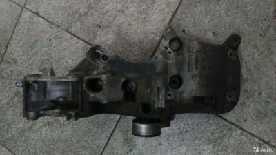 688304373R Кронштейн генератора Renault Sandero